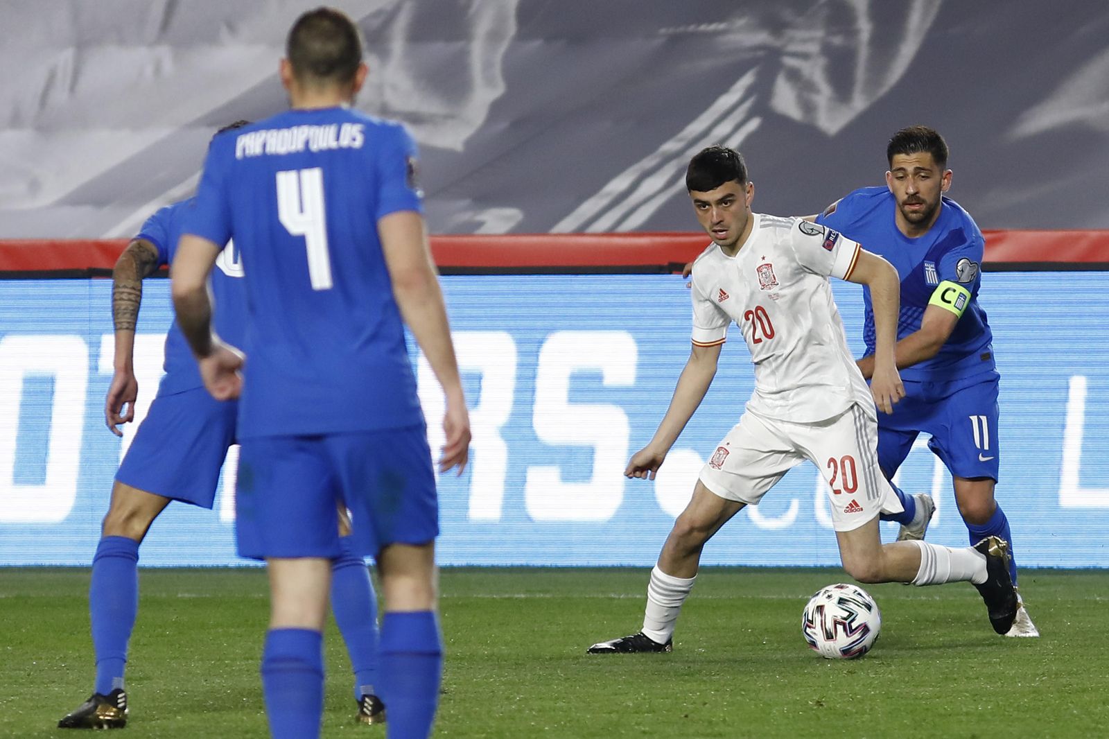 Pedri, en el partido ante Grecia en Los Cármenes.