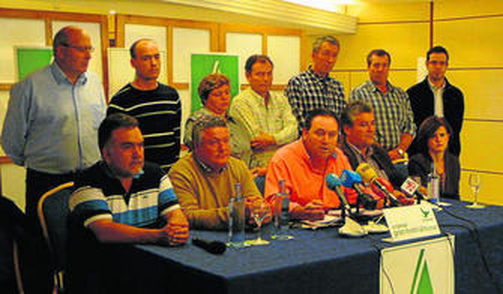 Miembros de Asaja informaban ayer sobre su postura ante la crisis estructural de precios que vive el sector.