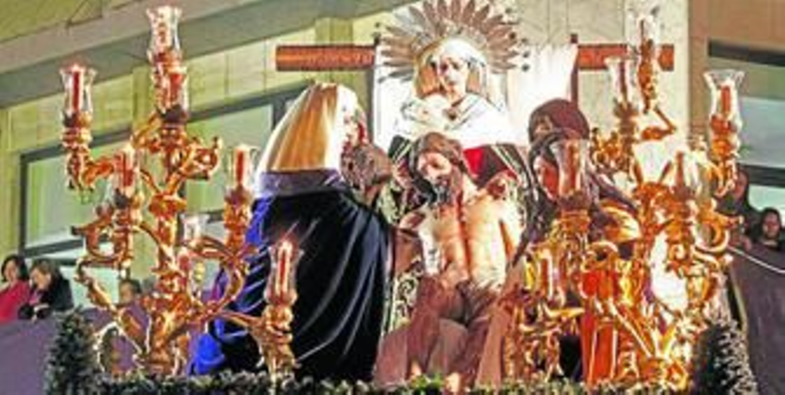 La impresionante Sagrada Mortaja, durante su desfile procesional de este años.