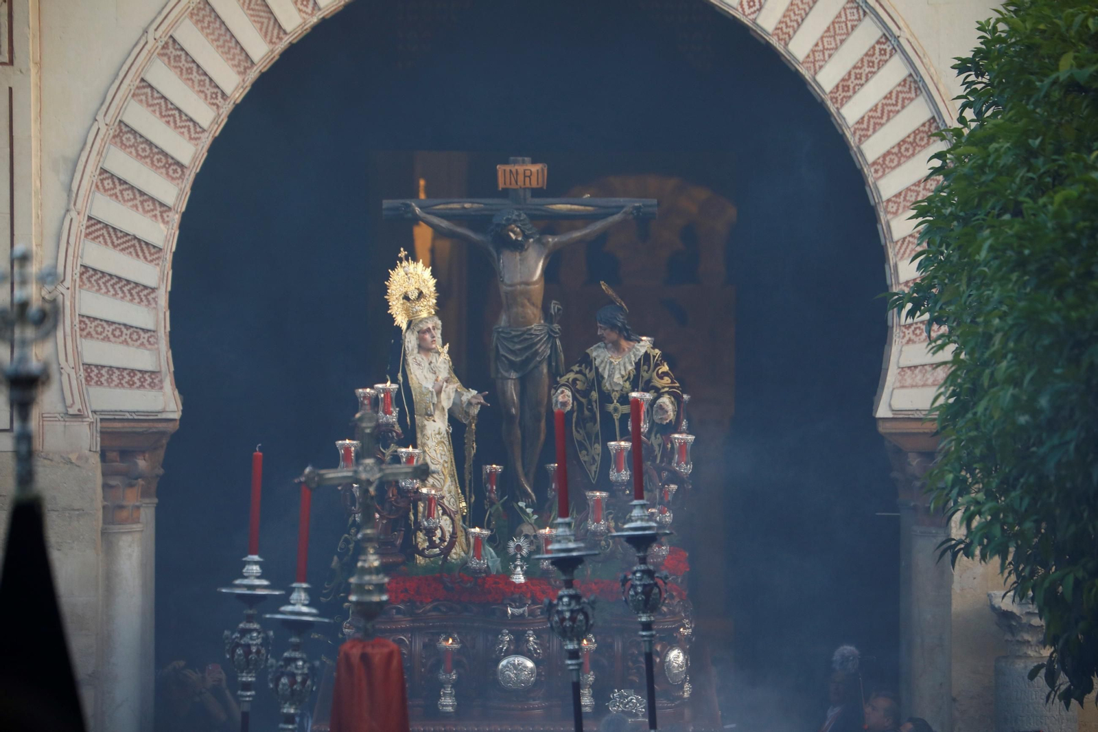 Las mejores fotos de los traslados de regreso de las hermandades tras el Magno Vía Crucis de Córdoba