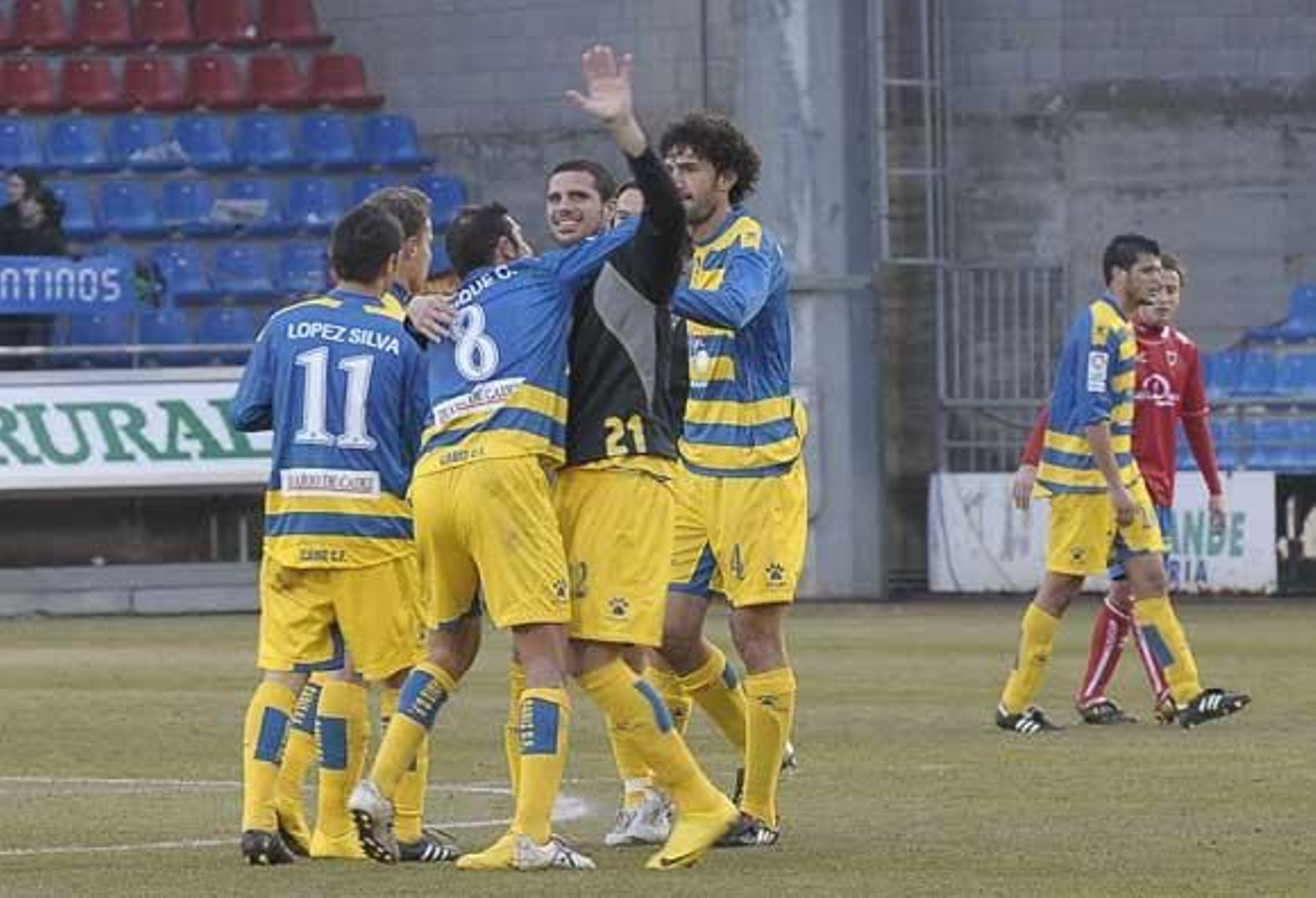El Cádiz se lleva los tres puntos en Los Pajaritos en el primer triunfo de Víctor Espárrago como entrenador amarillo

Foto: LOF