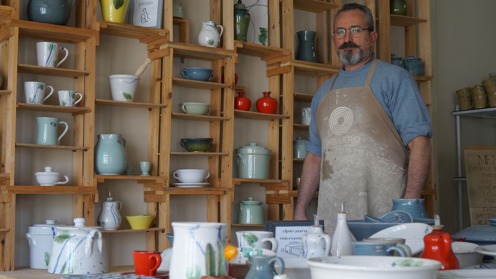 Torres Ferreras, junto a sus piezas.