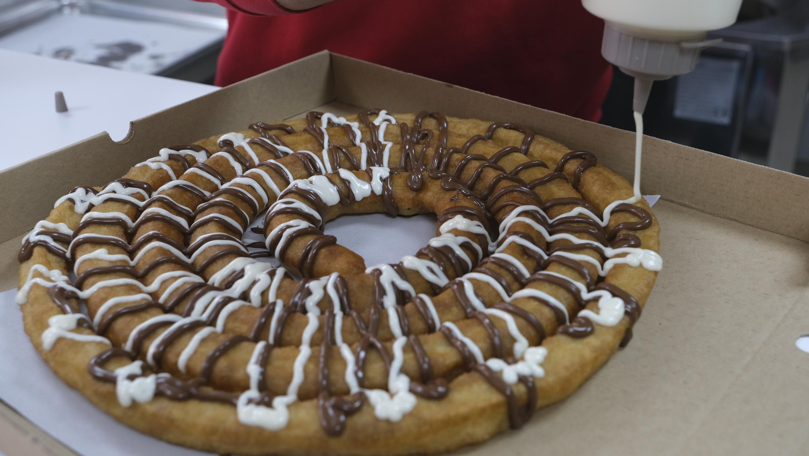 Fotogalería churro-pizza. Churrería Plaza Mayor. Huércal Overa.