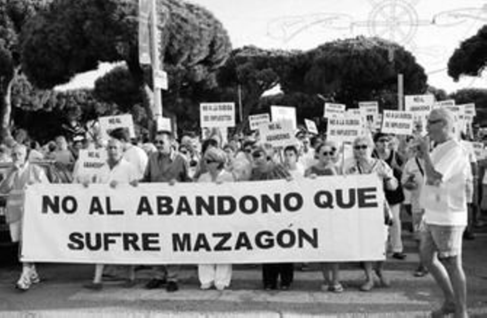Ultima manifestación celebrada en Mazagón contra el abandono que aseguran sufrir desde el pueblo matriz de Moguer.