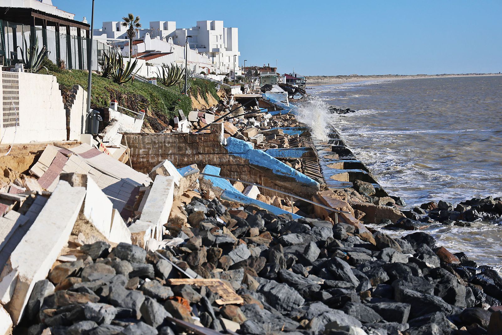 Las dramáticas fotografías del estado de las playas de Matalascañas tras el paso del temporal
