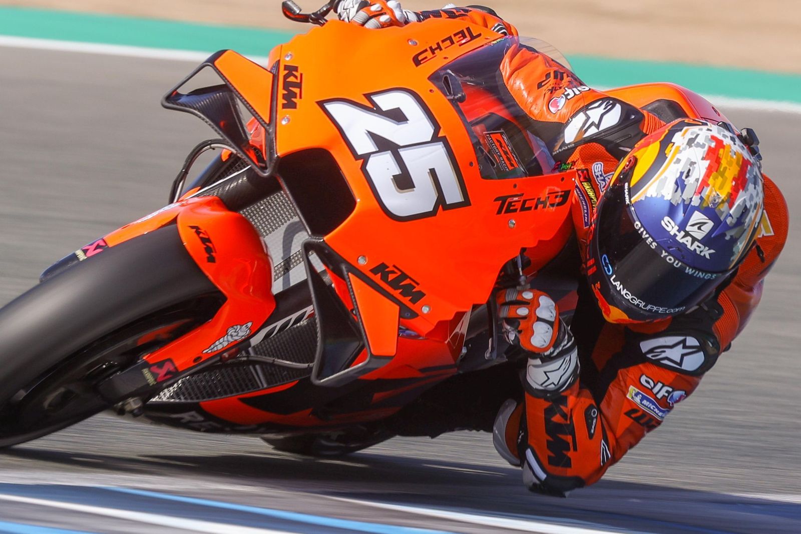 Raúl Fernández, subcampeón de Moto2, en su primer día como piloto de MotoGP fue el mejor novato en Jerez.