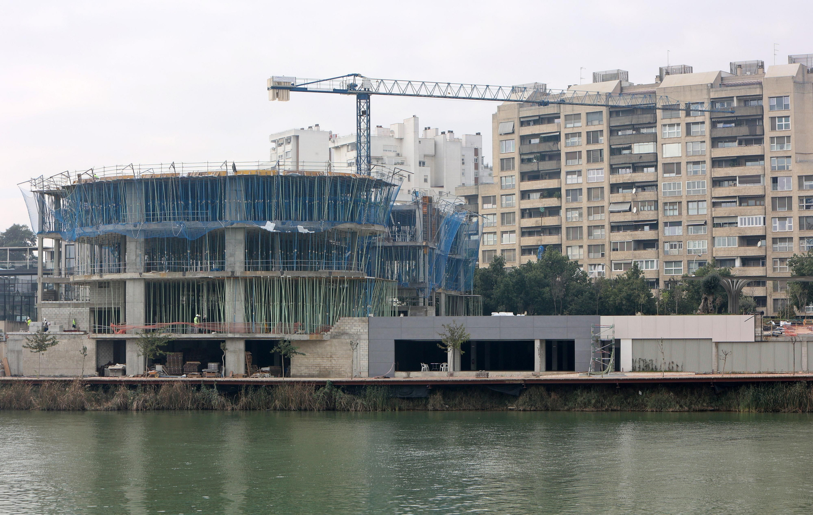 Edificio  en el Jardín de las Cigarreras
