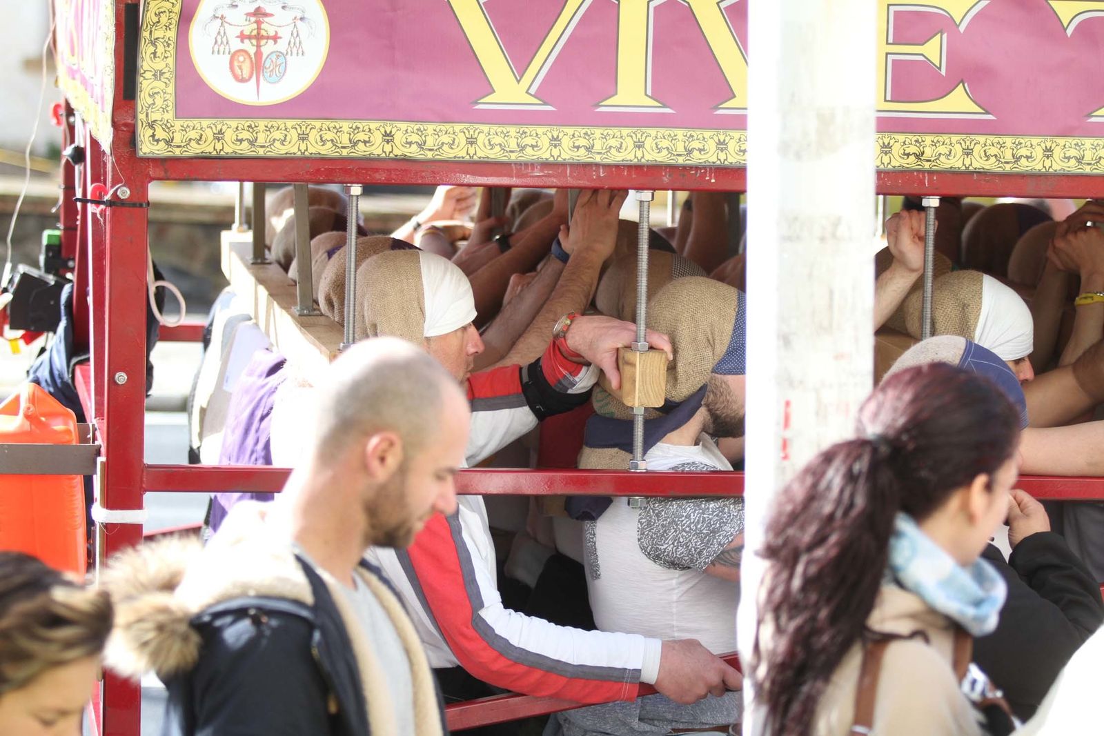 Imágenes del ensayo solidario de la Hermandad de Tres Caidas