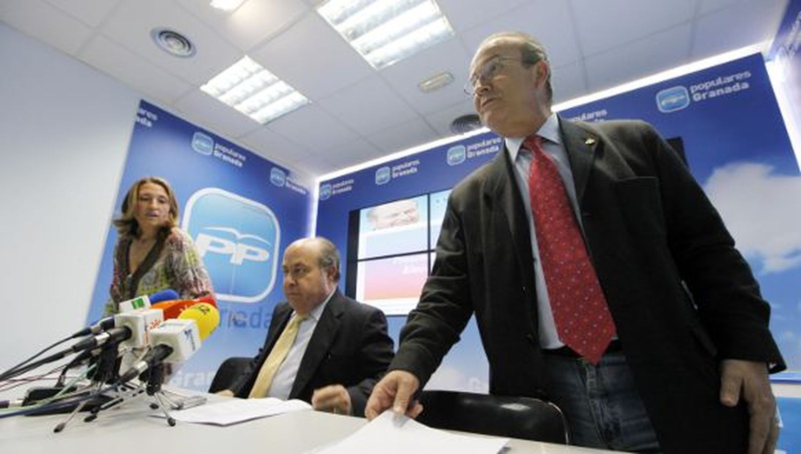 Más restricciones al tráfico, más calles peatonales y un tranvía (o no)