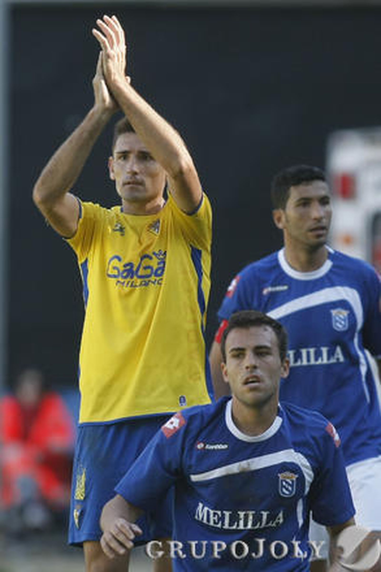 El manchego aplaude a sus compañeros. 

Foto: Julio Gonzalez