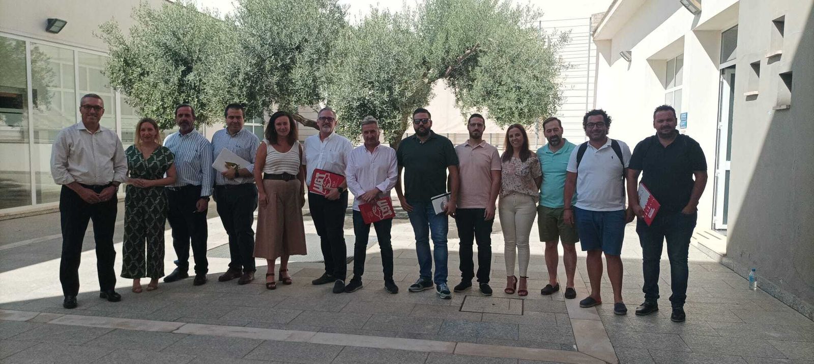 Representantes de la patronal y UGT FICA, tras la firma del convenio del aceite.
