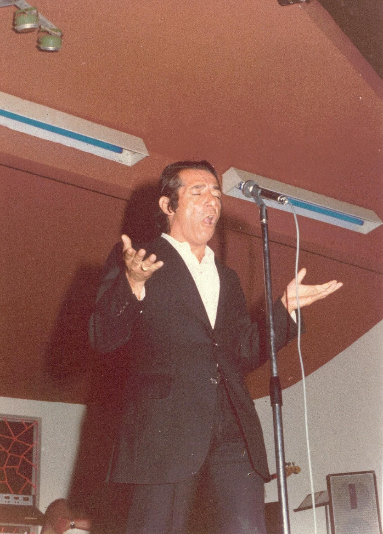 Julio Iglesias, Lola Flores o Camarón en Huelva: Las imágenes más inéditas del famoso Club Raúl de Lepe