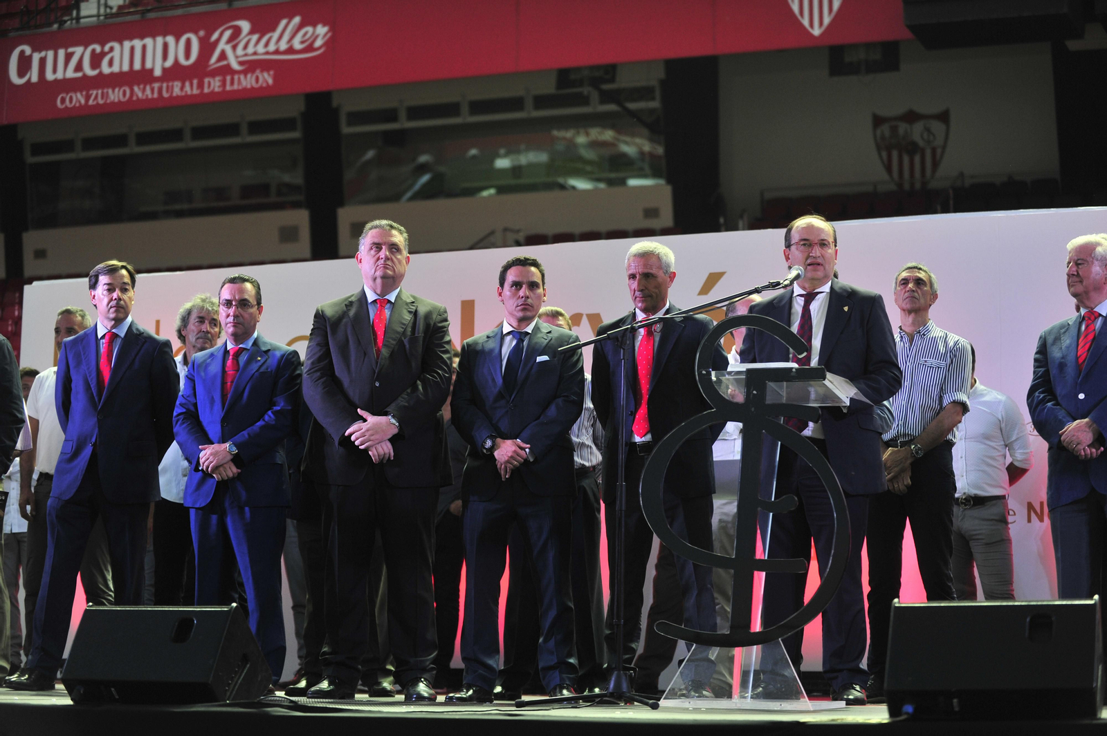 Las imágenes del acto de los 'Fieles de Nervión'