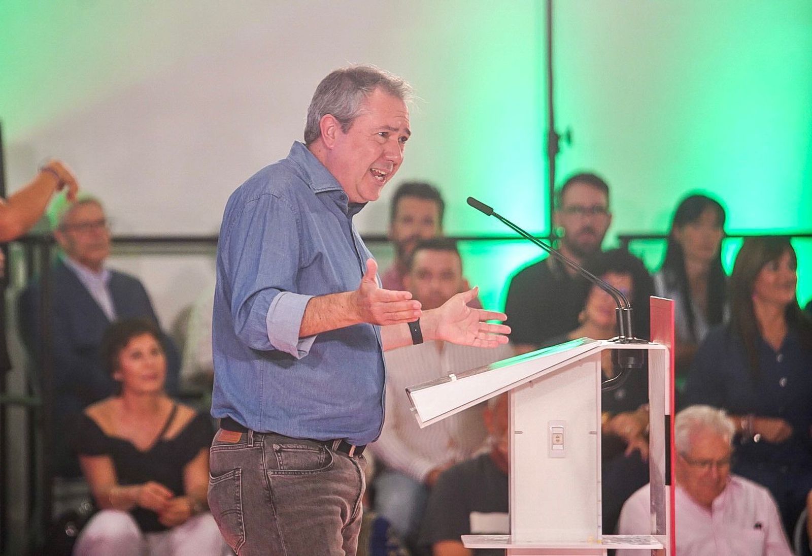 Las mejores imágenes del primer mitin de Pedro Sánchez tras recibir el encargo de formar gobierno por parte del Rey