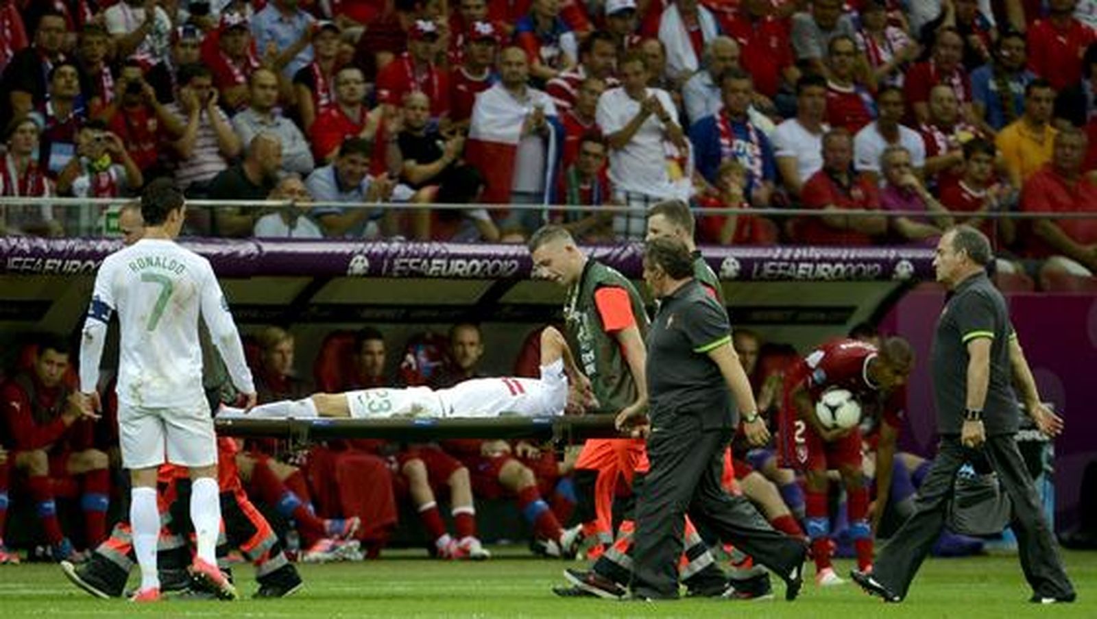 Un gol de Cristiano Ronaldo pone a Portugal en las semifinales de la Eurocopa.

Foto: EFE