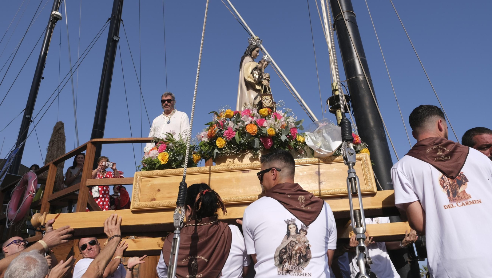 Procesión marítima de la Virgen del Carmen en Aguadulce (Roquetas de Mar), en imágenes