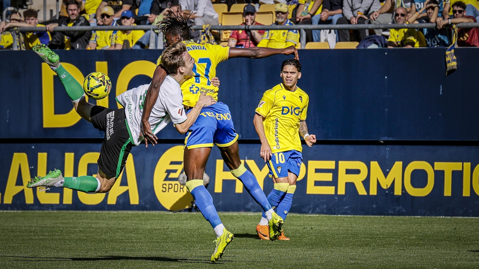 Búscate entre las imágenes del partido de fútbol Cádiz CF - Racing de Santander