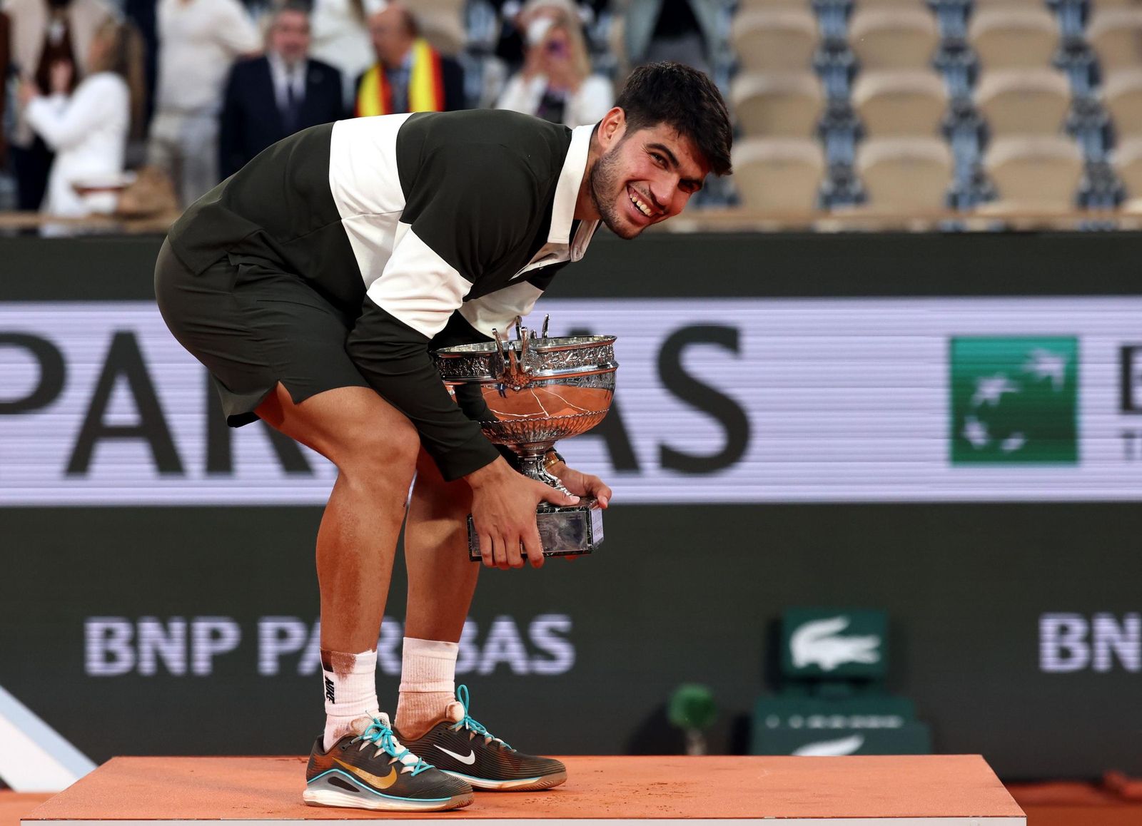 Las fotos de la celebración de la victoria de Carlos Alcaraz en Roland Garros