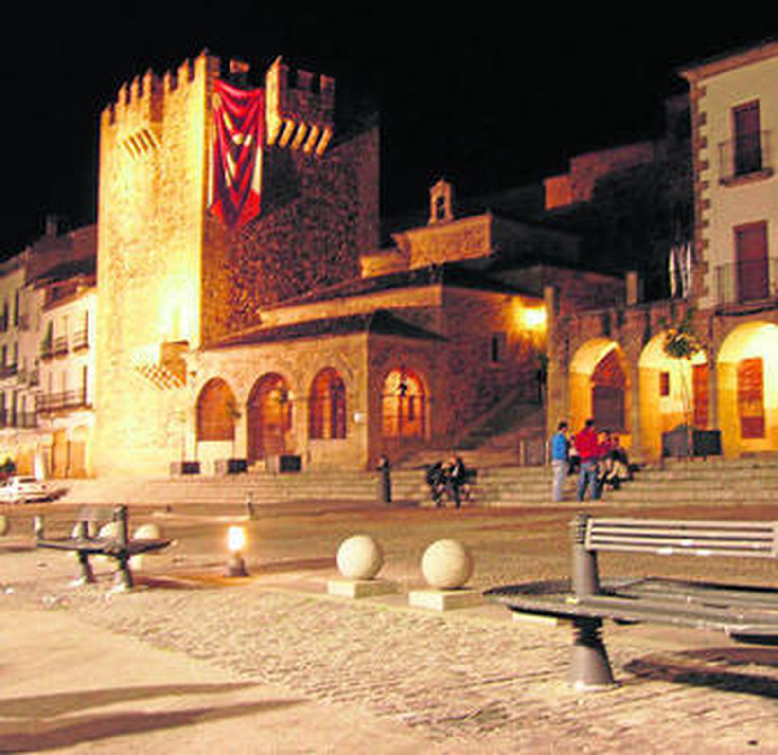 La Plaza Mayor de Cáceres es el punto de entrada a la ciudad monumental.