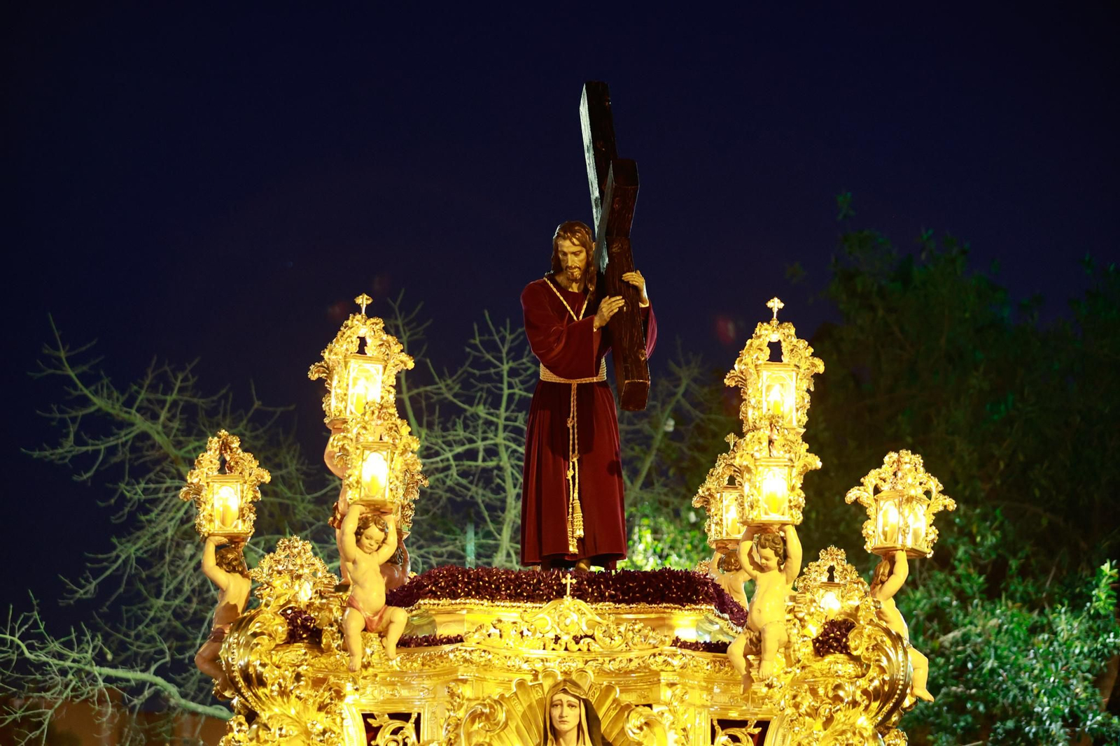 La Esperanza en la noche del Jueves Santo de Málaga, en imágenes