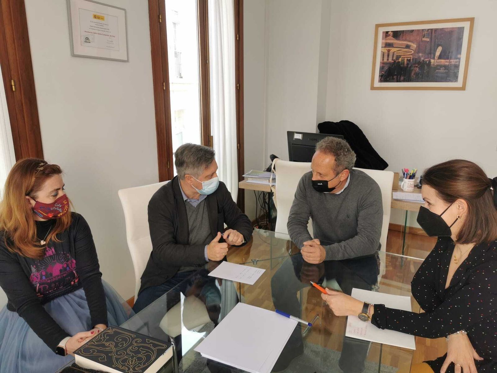 Un momento de la reunión entre el PSOE y Cádiz Centro Comercial Abierto