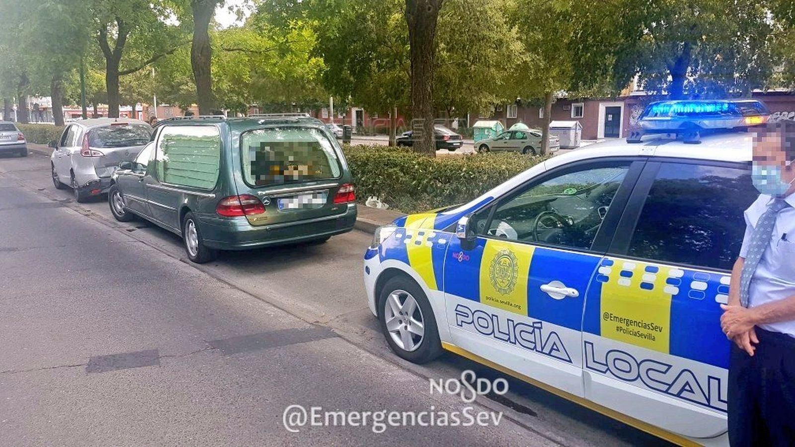 Cuatro heridos en la colisión de un coche fúnebre con otros dos vehículos