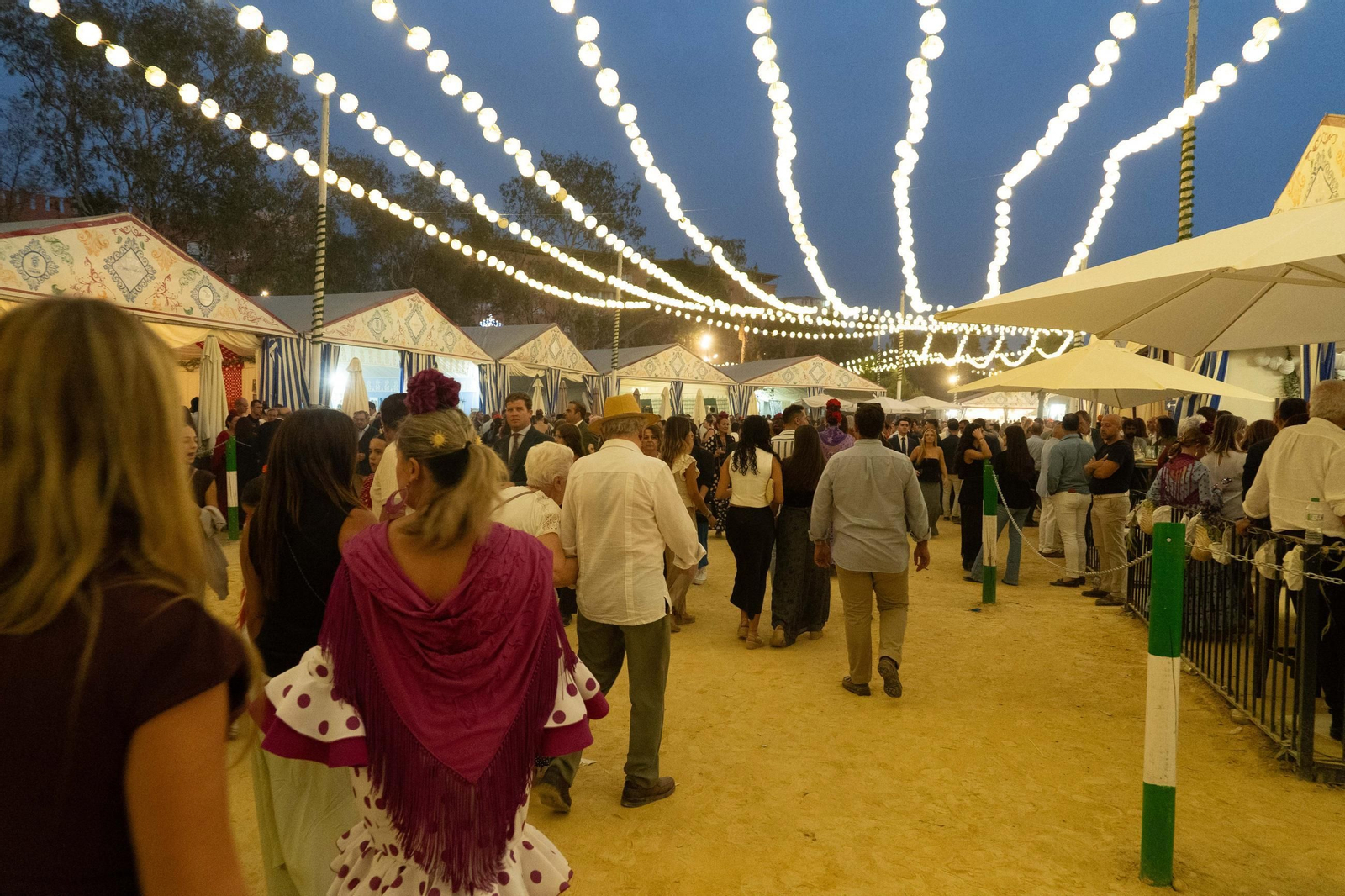 Imágenes del ambiente del ambiente de la tarde del domingo en la Feria de Otoño y del Caballo 2025 de Huelva