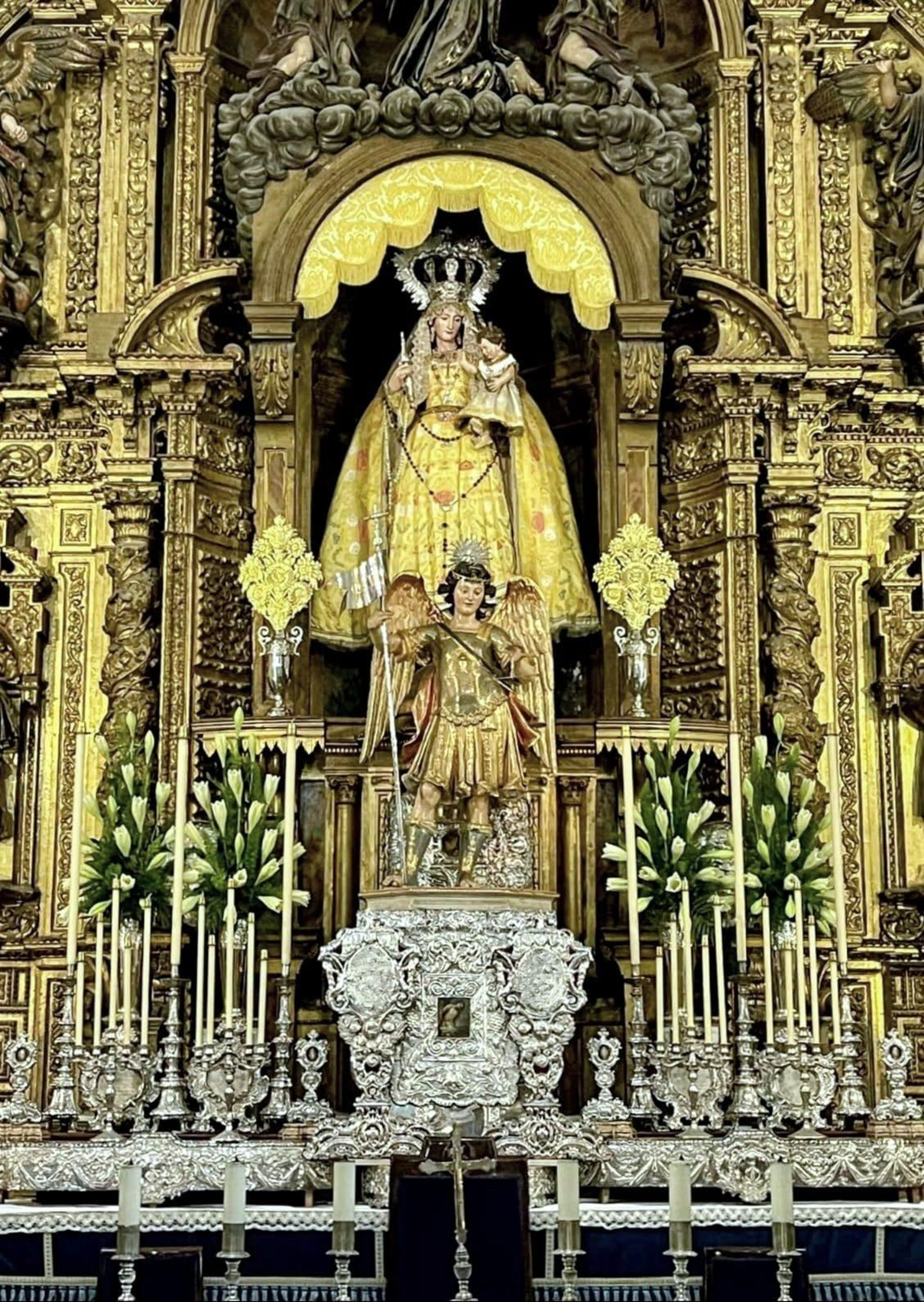 Altar para la función de San Miguel de la Santa Caridad este domingo