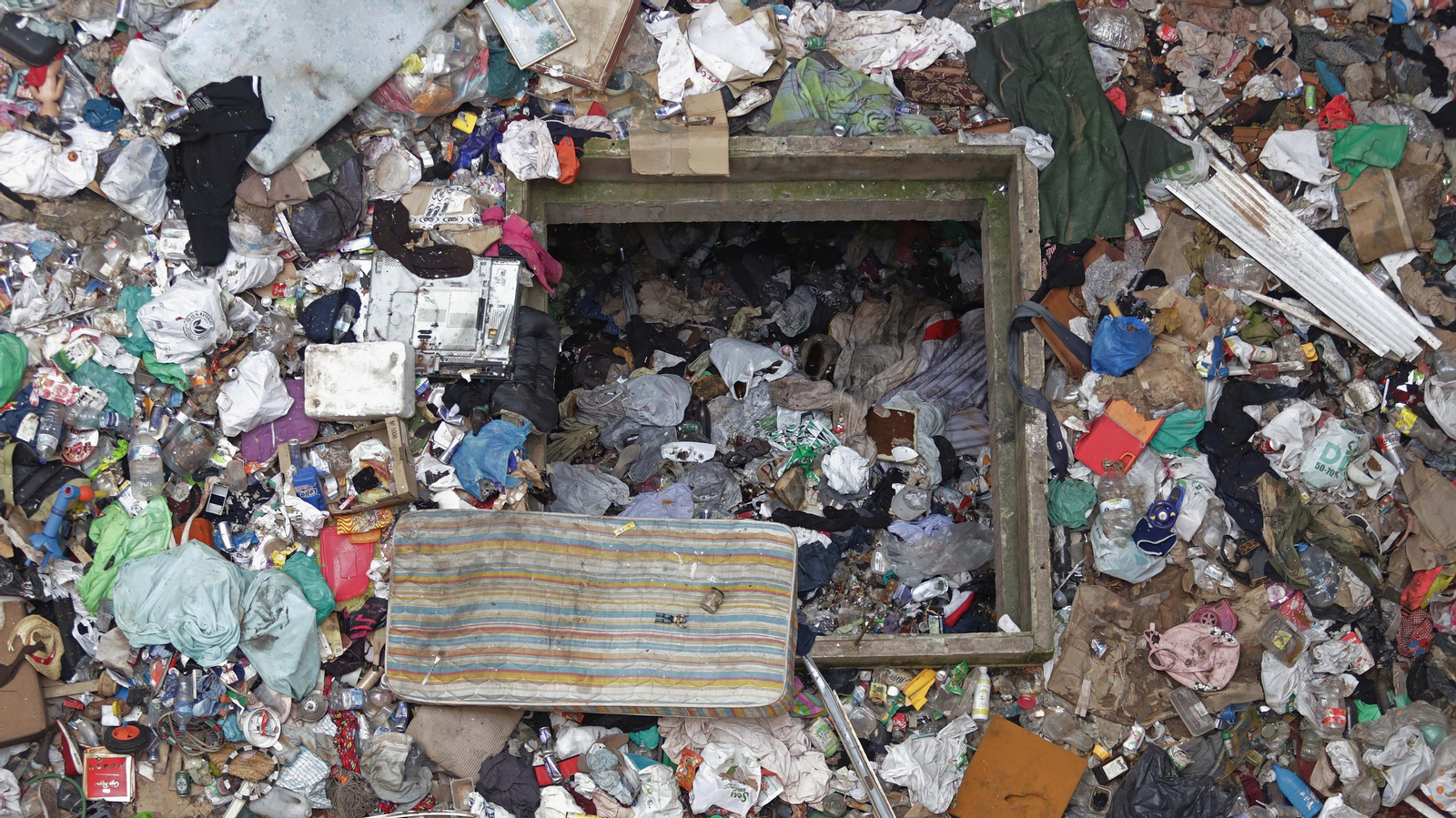 Fotos del edificio okupa de El Secano en Algeciras