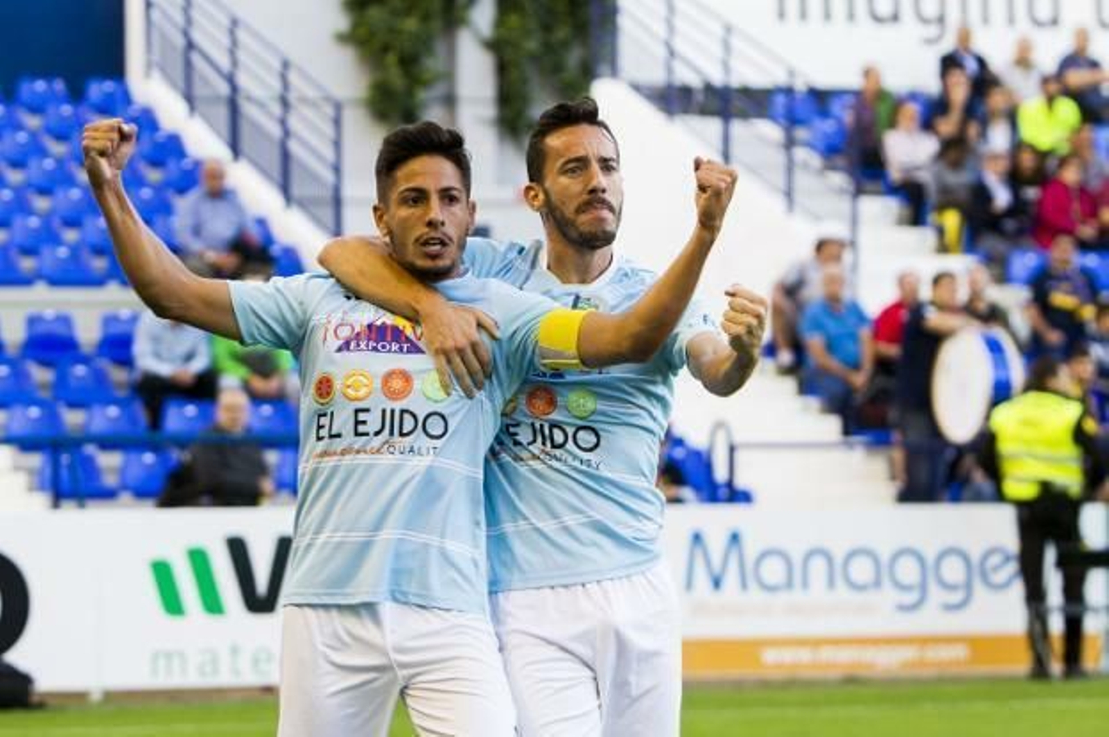 Javilillo celebra un gol con el CD El Ejido