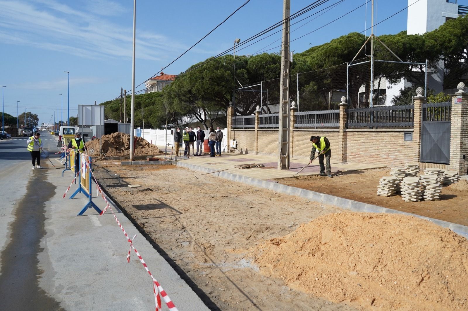 Obras en la Avenida Conquistadores de Mazagón.