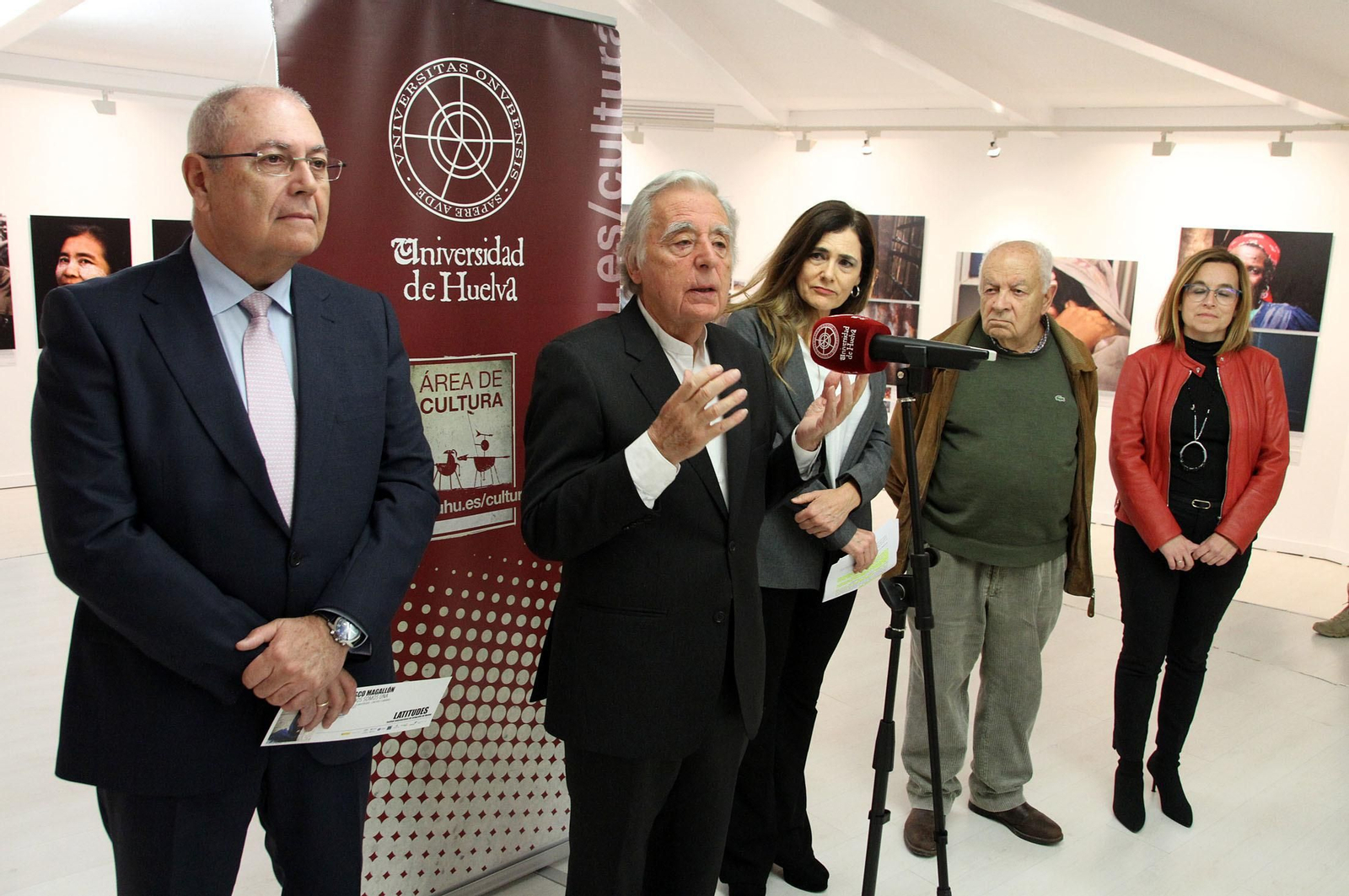 Latitudes. Exposición de Francisco Magallón "Mujer: Todos Somos Una", en imágenes