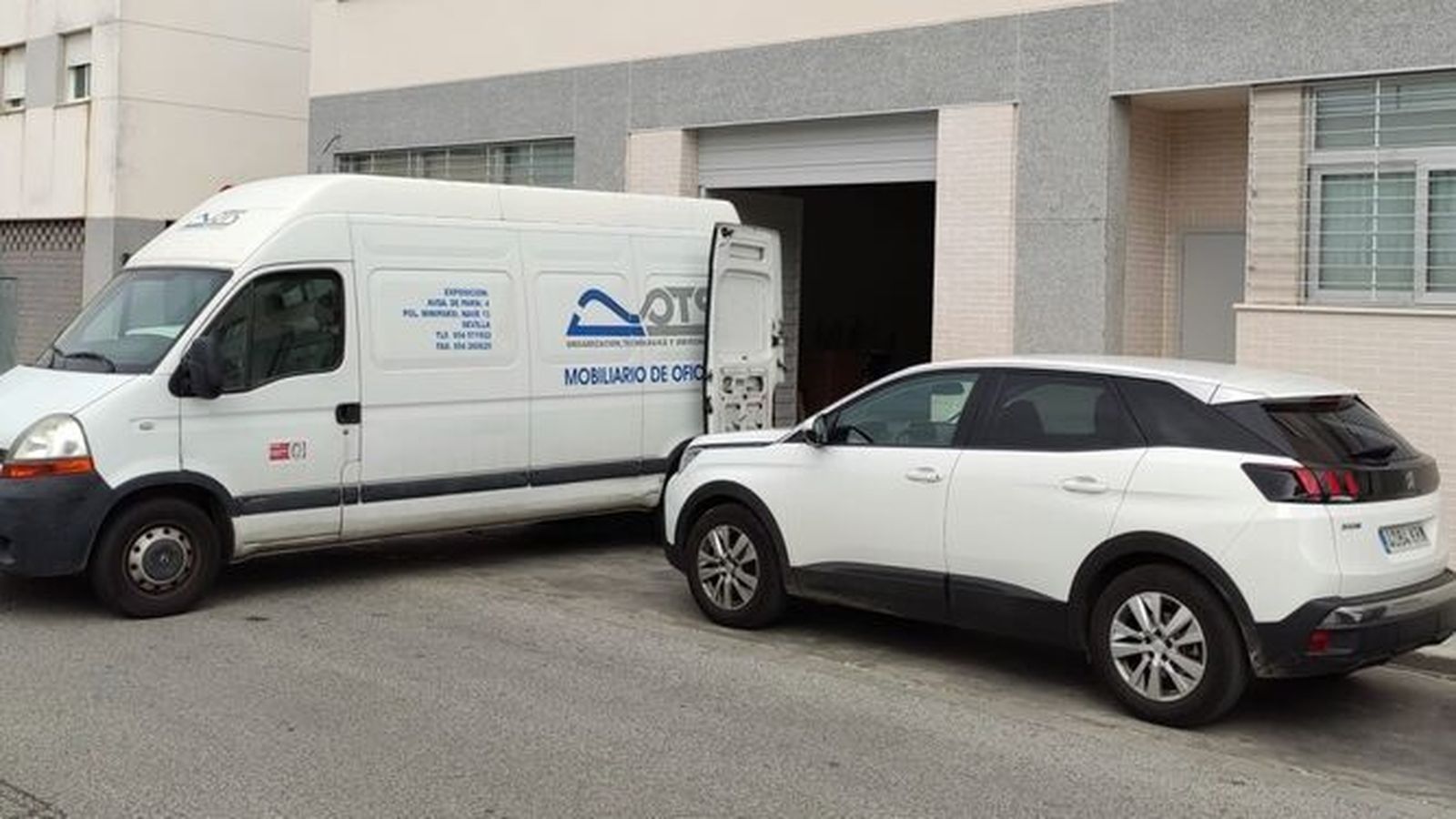 La nueva sede de los juzgados de Sanlúcar, durante su traslado en noviembre de 2019