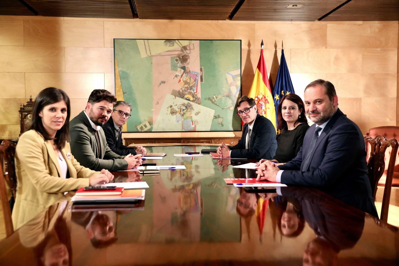 Los equipos negociadores de ERC y del PSOE durante su segunda reunión oficial, el pasado e de diciembre. Los equipos negociadores de ERC y del PSOE durante su segunda reunión oficial, el pasado e de diciembre.