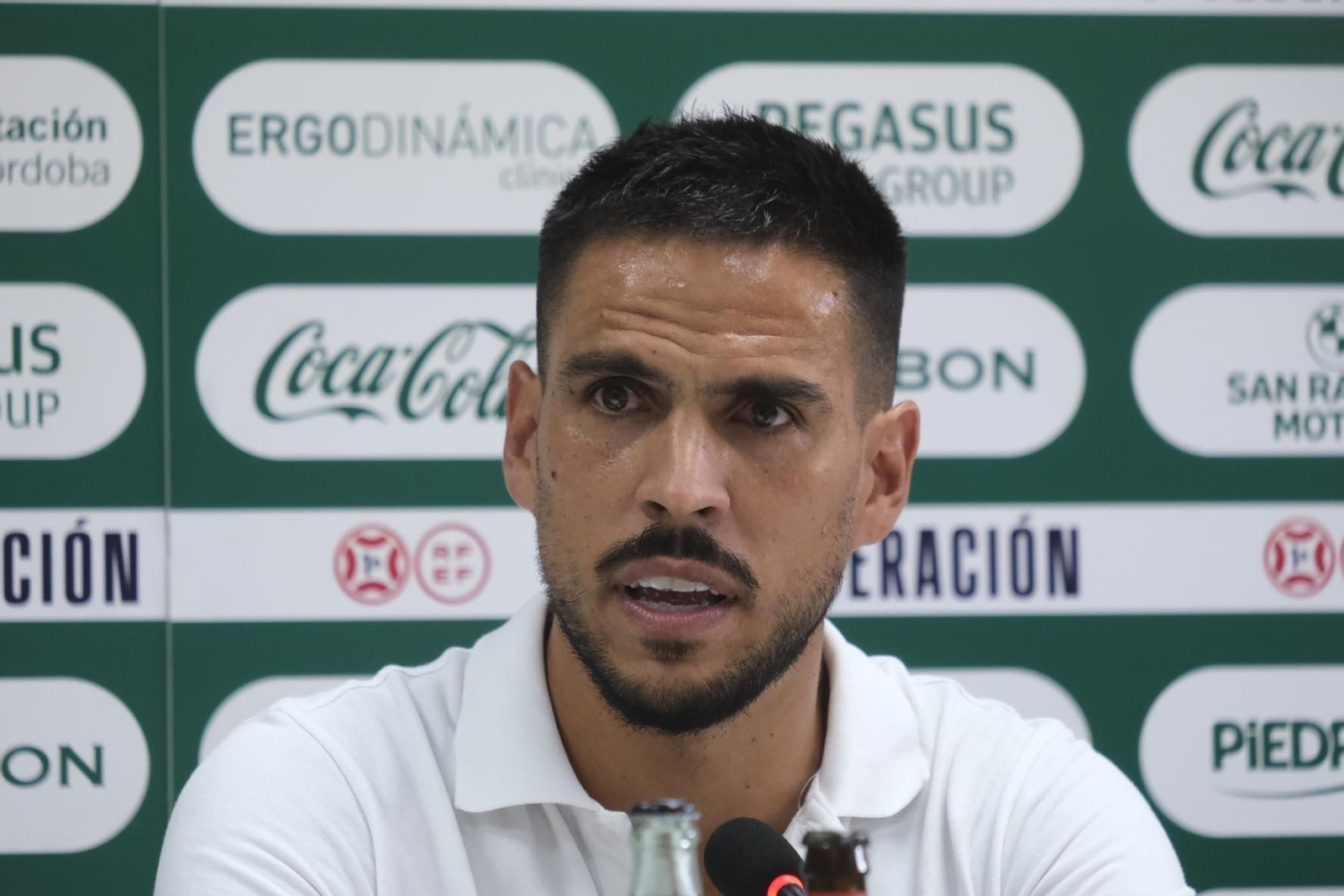La presentación de Recio con el Córdoba CF, en imágenes