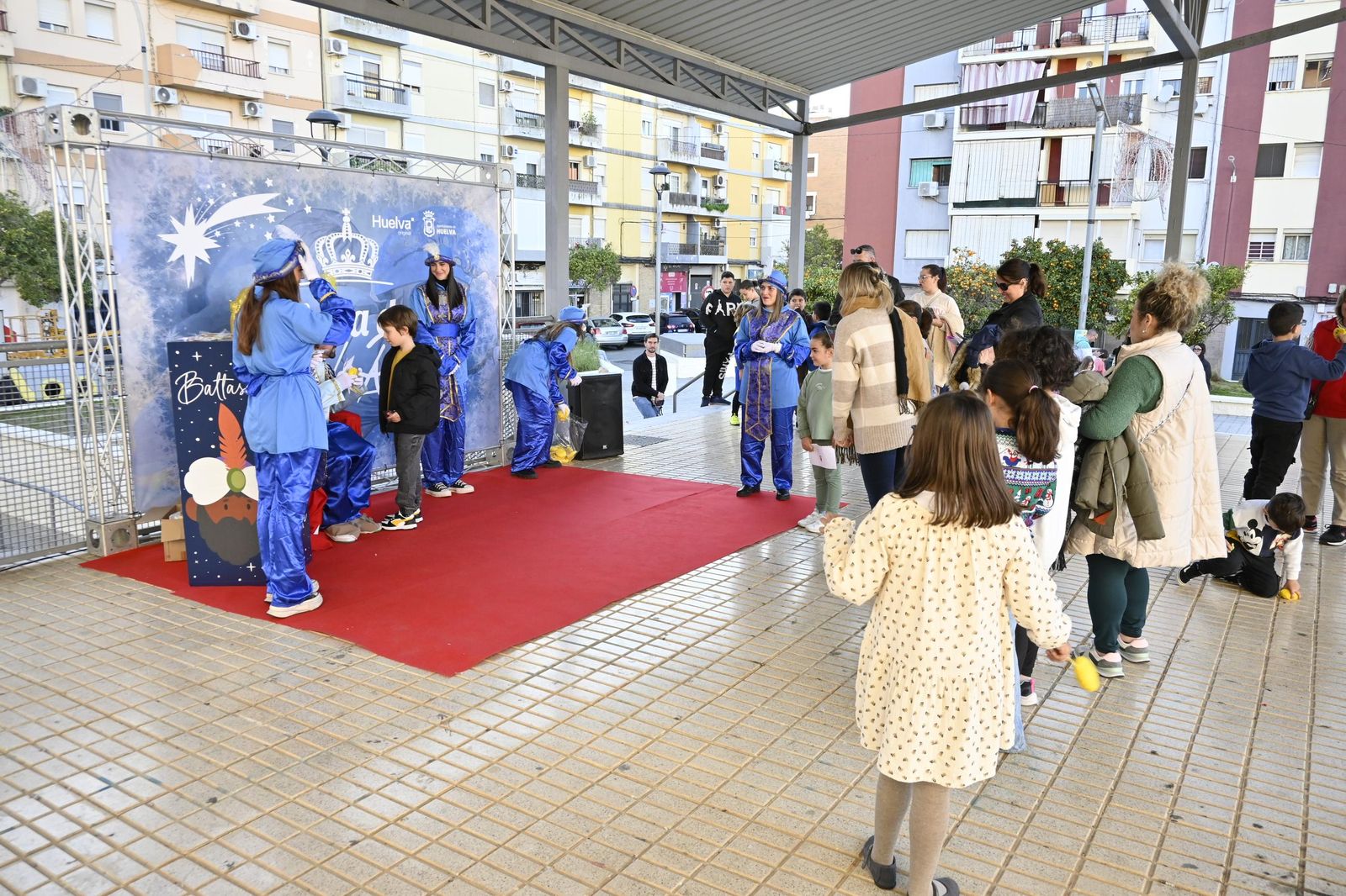 Recogida de cartas del paje real en la plaza Miguel Raya en el Molino, en imágenes