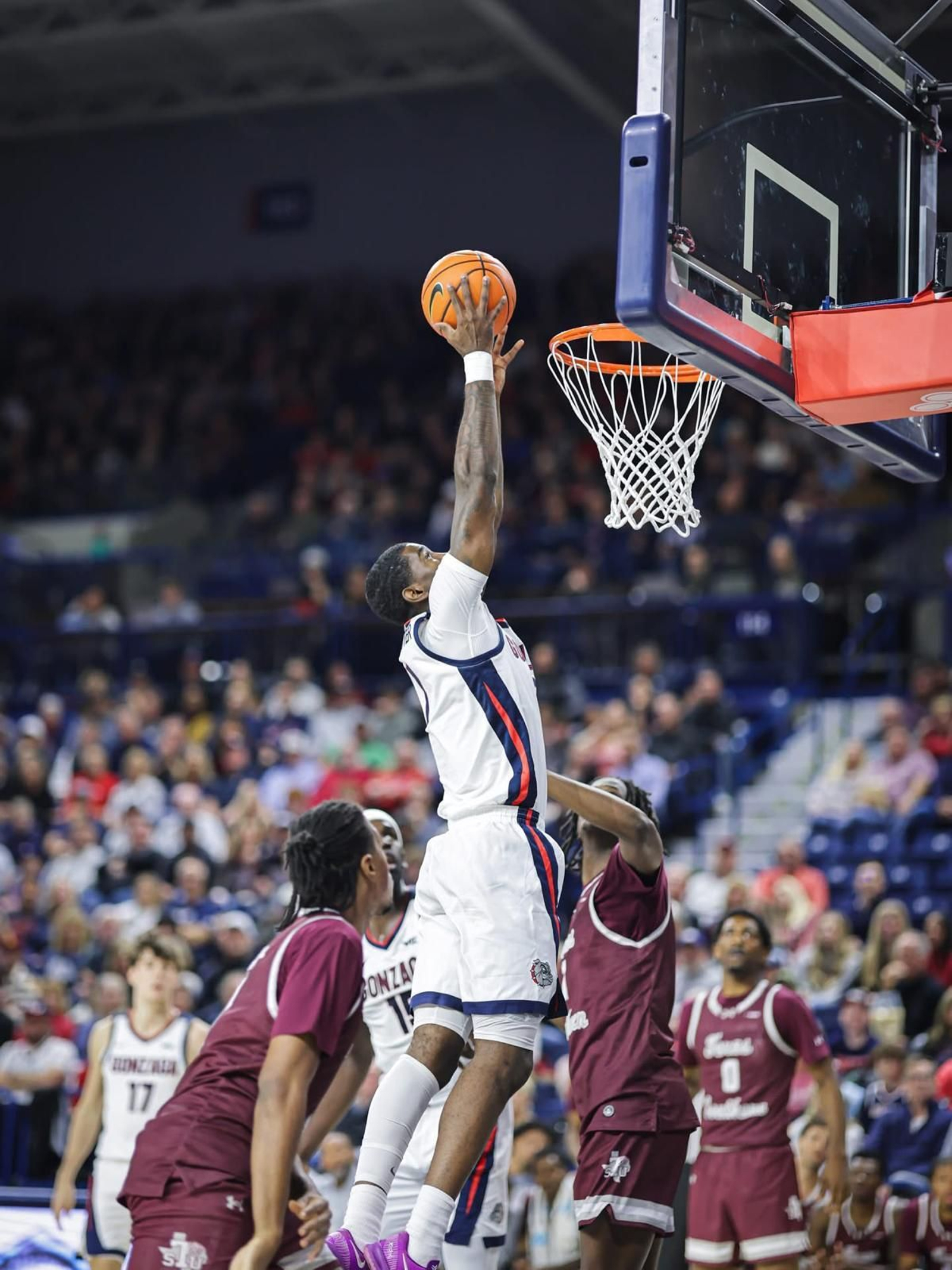 NCAA: Mario Saint-Supéry y Guille del Pino debutan con victoria