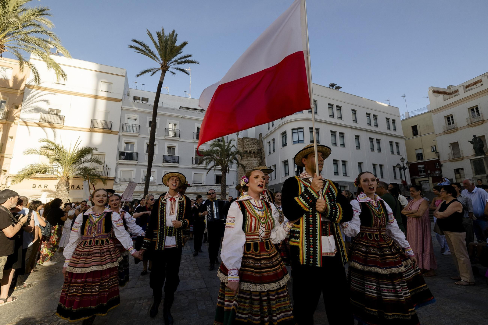 Las imágenes del desfile inaugural del XXX Festival de Folklore Ciudad de Cádiz