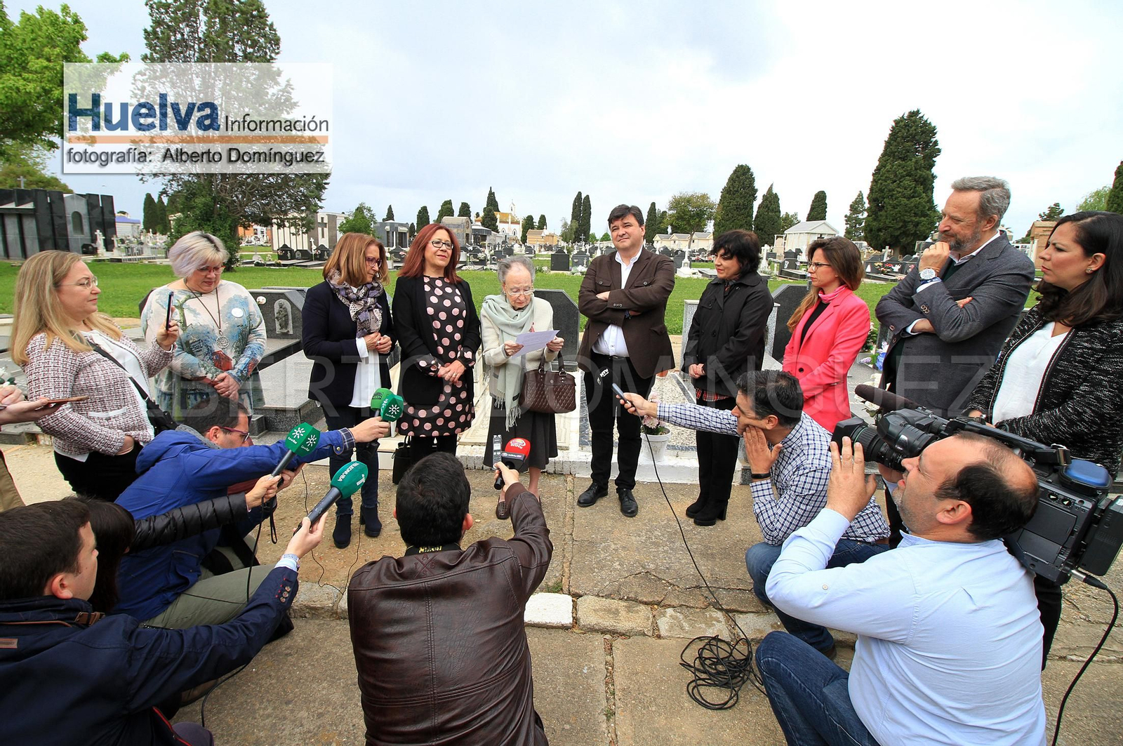 Imágenes del homenaje a William Martin "el hombre que nunca existió" en el cementerio de la Soledad