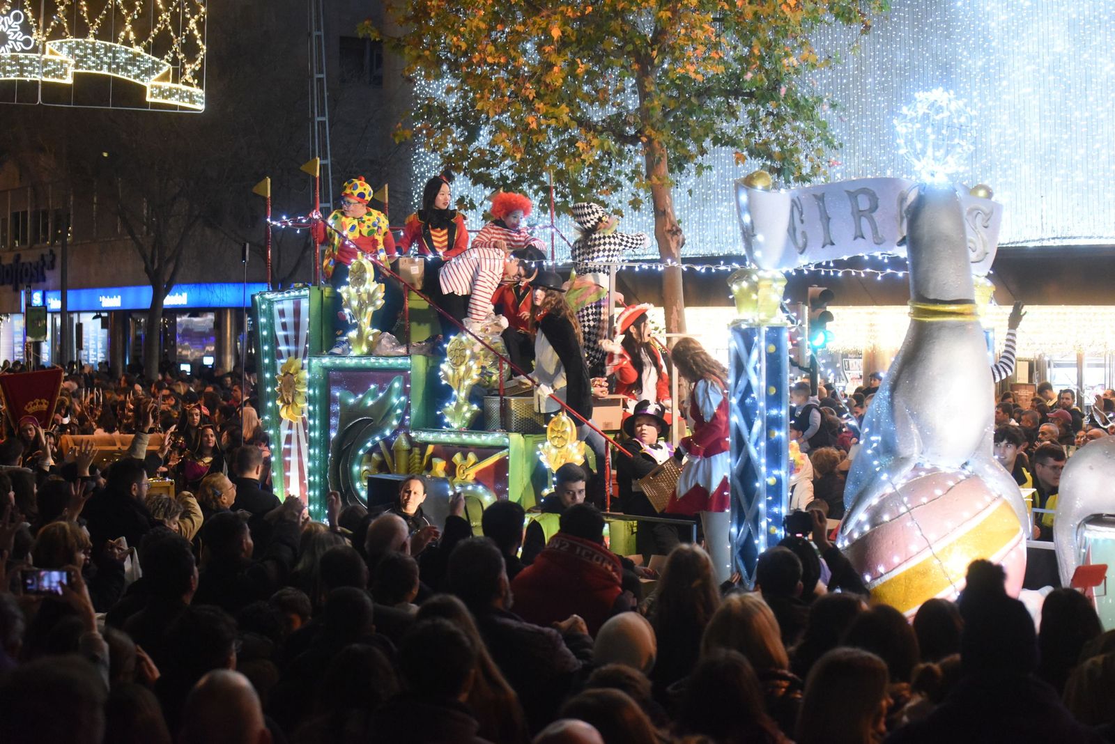 La ilusión se extiende por Córdoba en una mágica cabalgata de Reyes