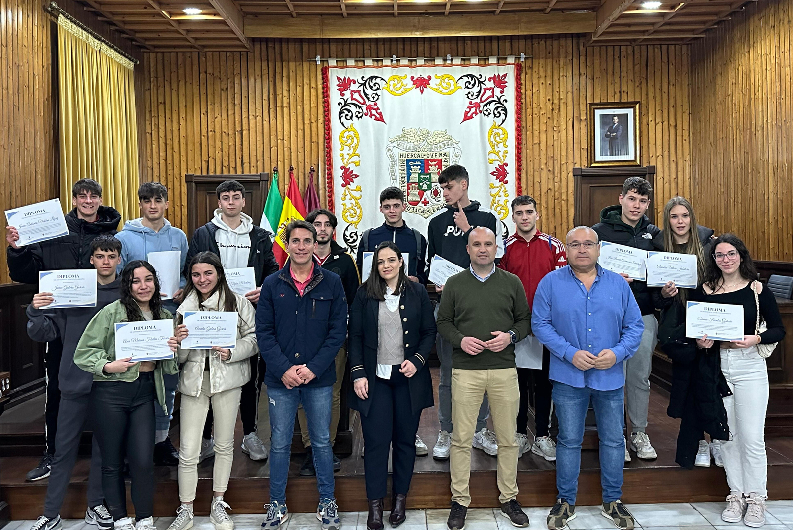 Entrega de los diplomas de deporte, salud y primeros auxilios a los jóvenes.
