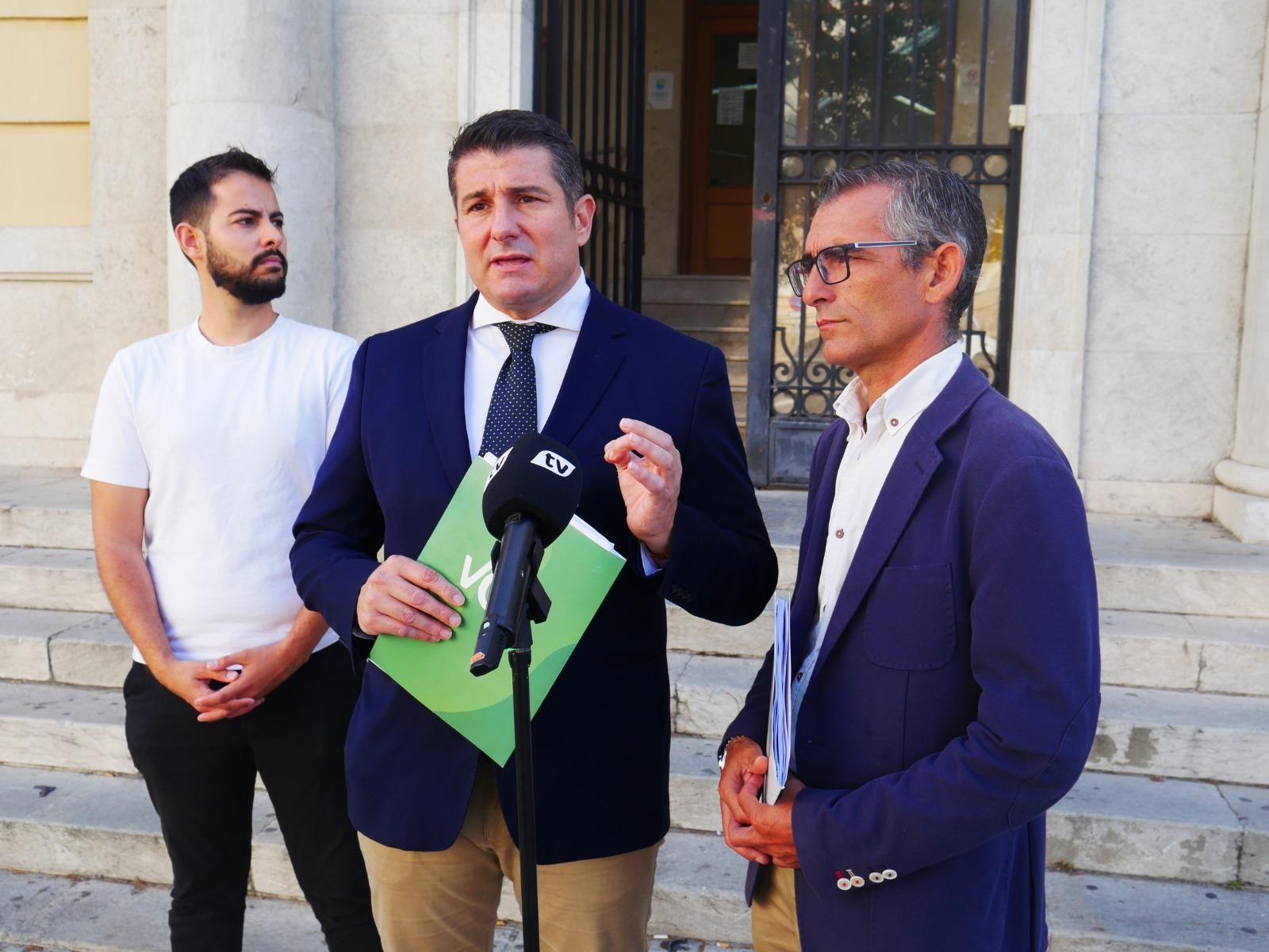 Los concejales de la formación política, en Cádiz. Los concejales de la formación política, en Cádiz.