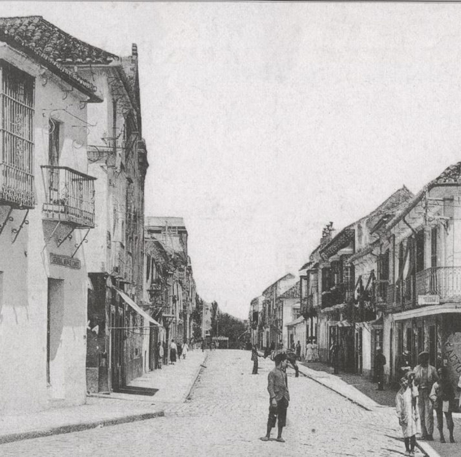 La calle Ancha de Algeciras, a principios del siglo XX.