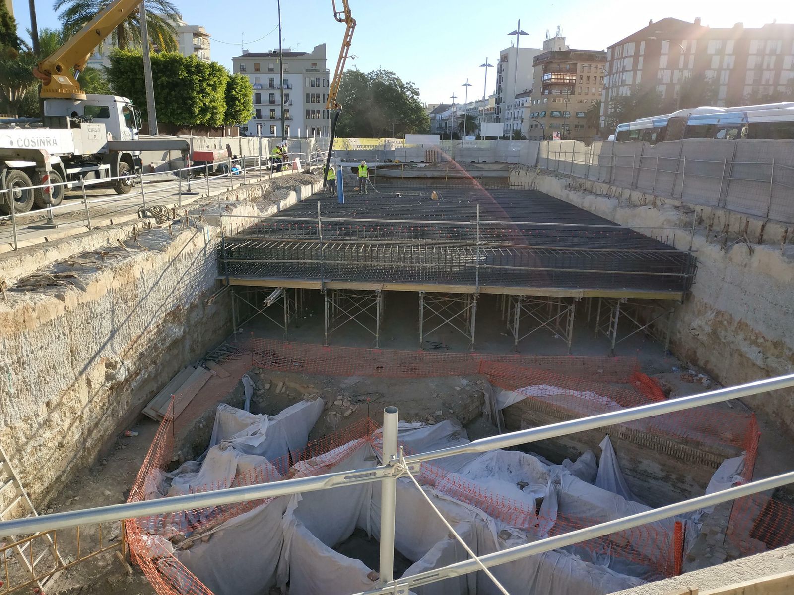 Fotos de las excavaciones arqueológicas en el tramo del Metro junto al edificio de Hacienda