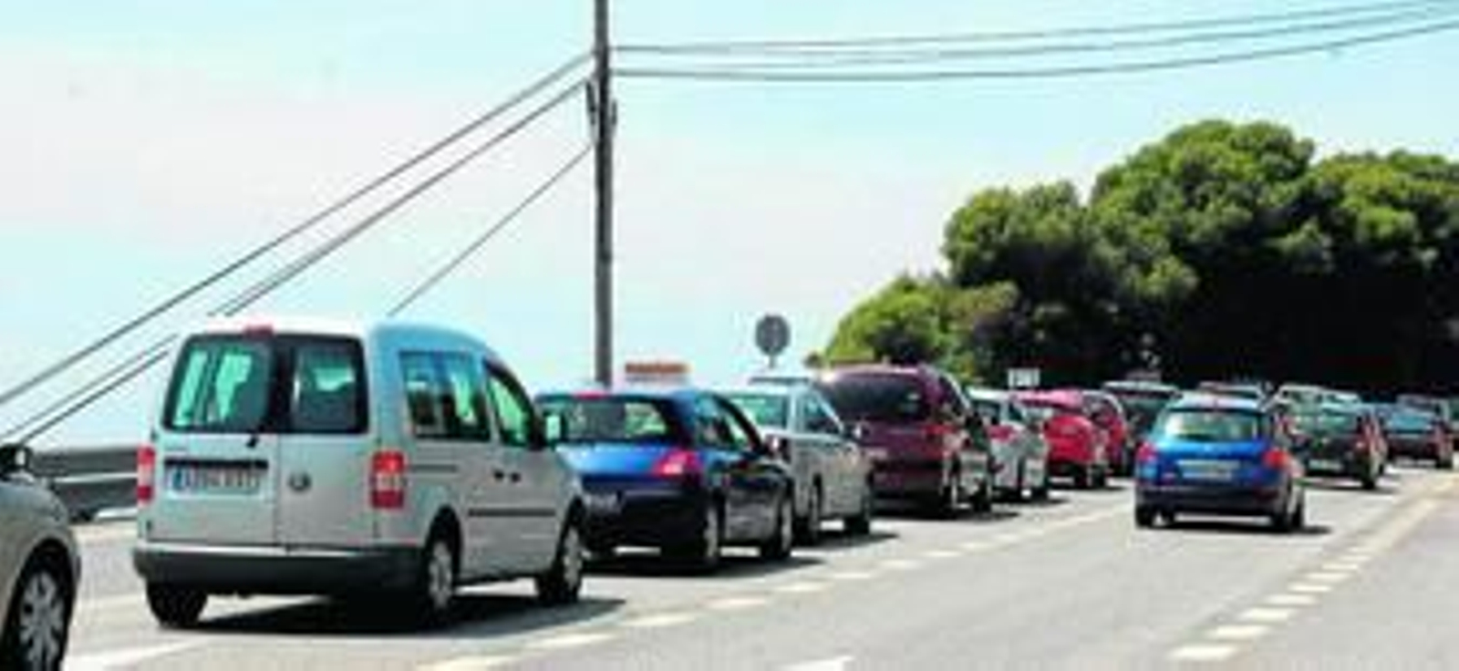 Atascos kilométricos en la Costa en el primer día del Puente