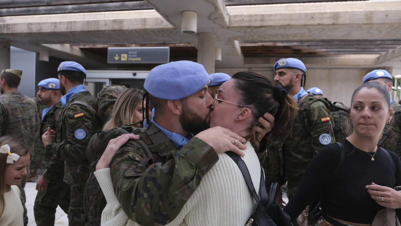 Imágenes de la salida del segundo contingente de La Legión con destino el Líbano