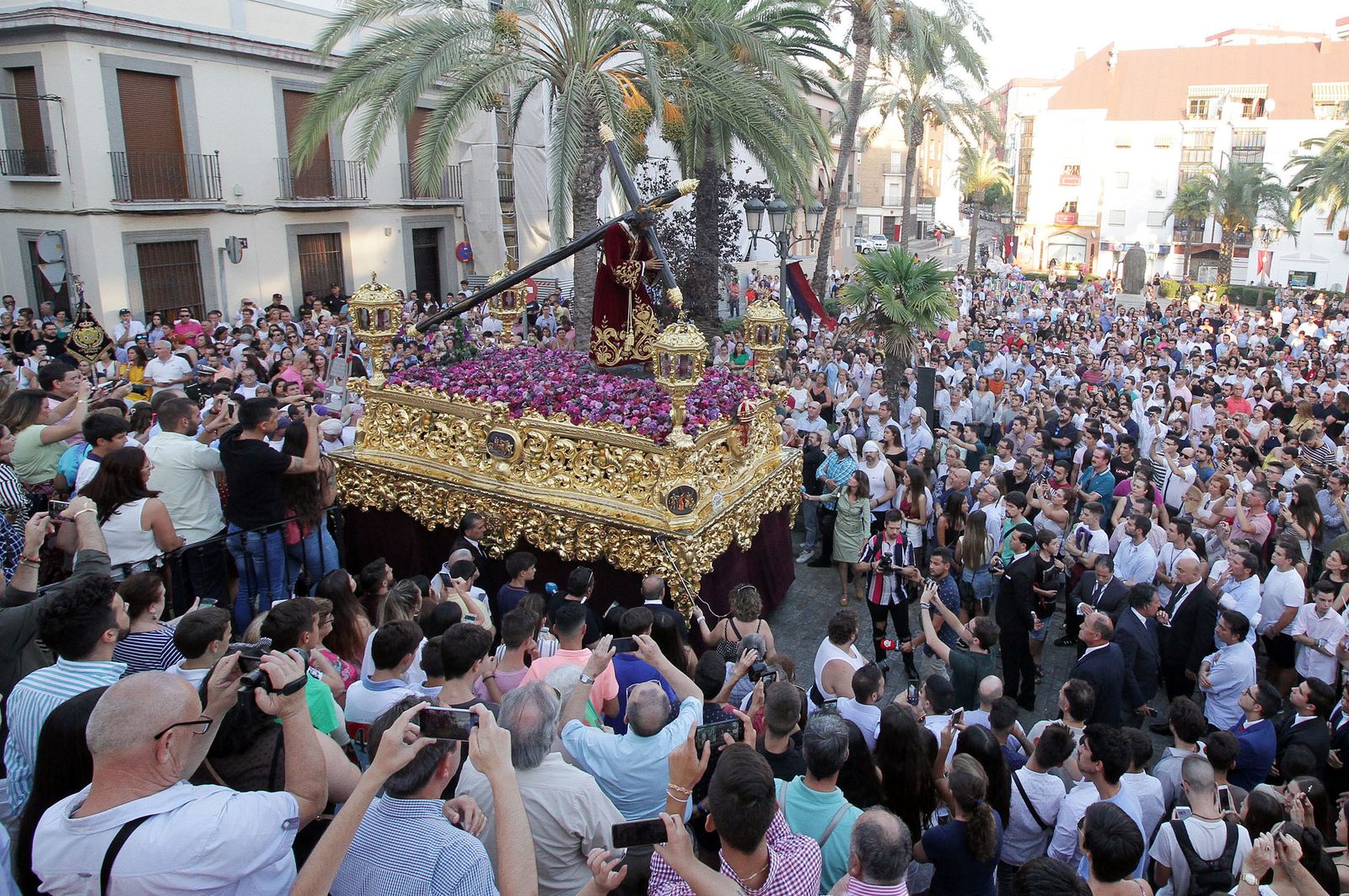 Imágenes del Señor de Pasión en la procesión del centenario de la hermandad