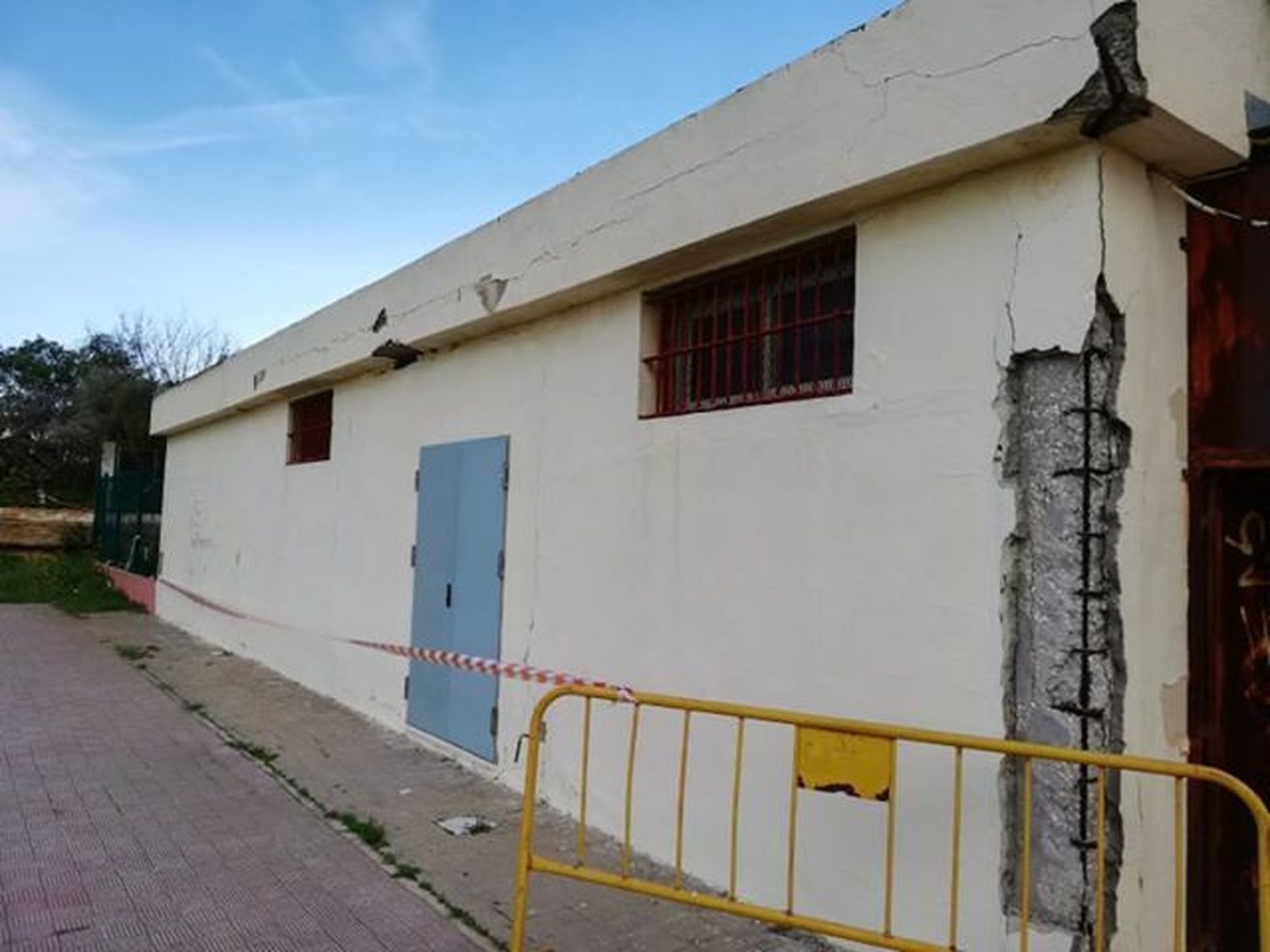 Estado en el que se encuentra el aula de tecnología del IES Wenceslao Benítez, en una fotografía facilitada por CGT Enseñanza Cádiz.