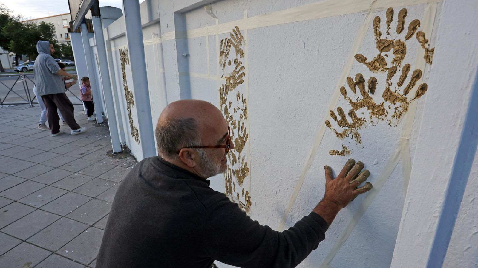 Imágenes del grafiti 'Valentía' en homenaje a las víctimas de la DANA