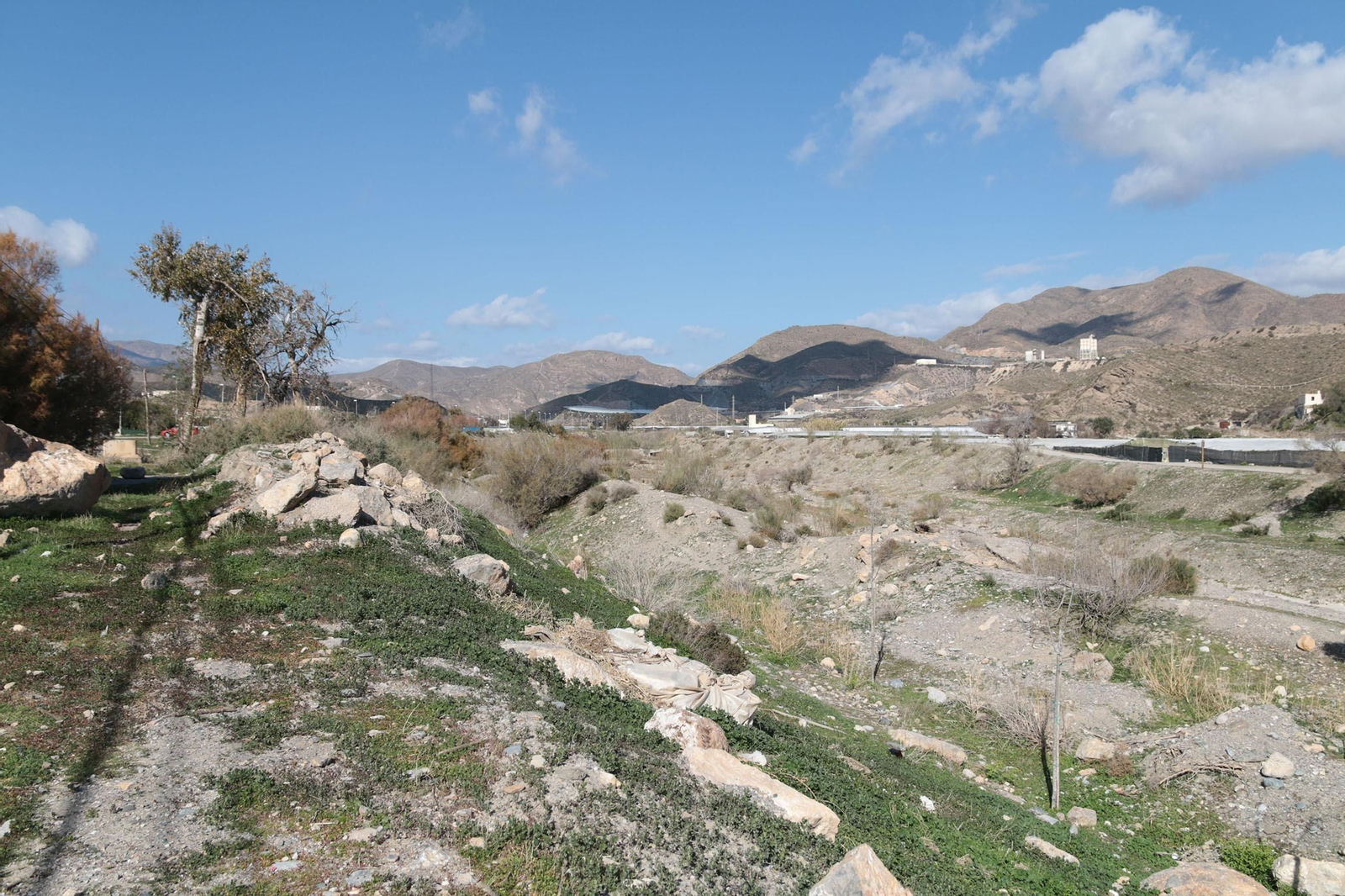 Los trabajos de adecuación del cauce del río Adra buscan prevenir inundaciones como la ocurrida en el año 1973.